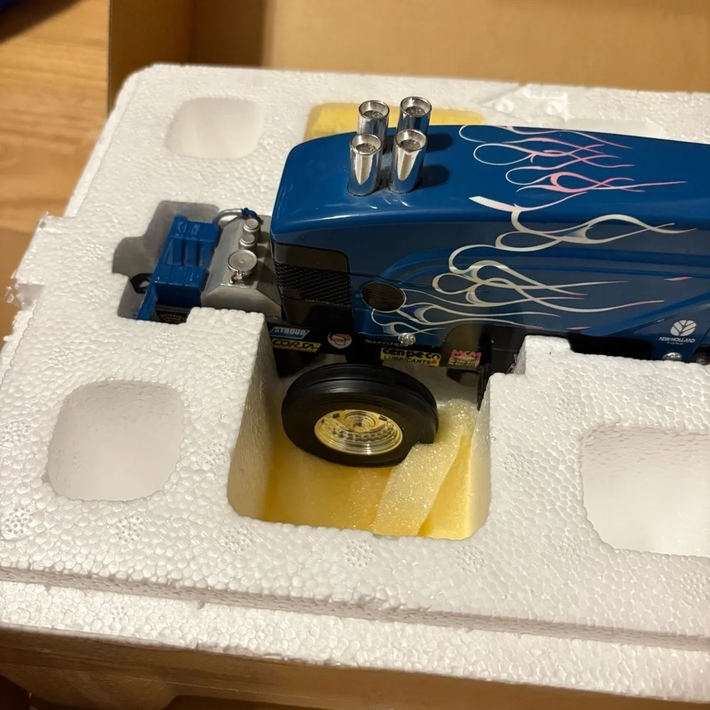 1/16 New Holland 8260 The Bomb Pulling Tractor Toy Large Metal Heavy Vintage